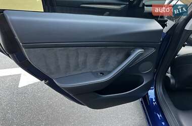 Седан Tesla Model 3 2023 в 