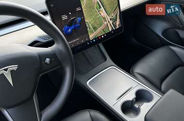 Седан Tesla Model 3 2023 в 
