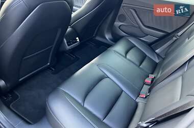Седан Tesla Model 3 2023 в 