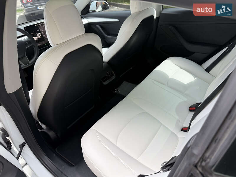 Седан Tesla Model 3 2022 в Киеве