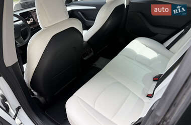 Седан Tesla Model 3 2022 в 