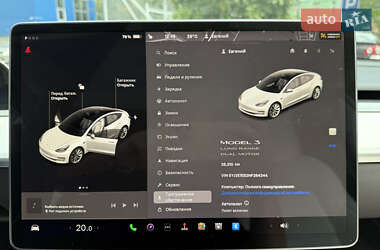 Седан Tesla Model 3 2022 в 