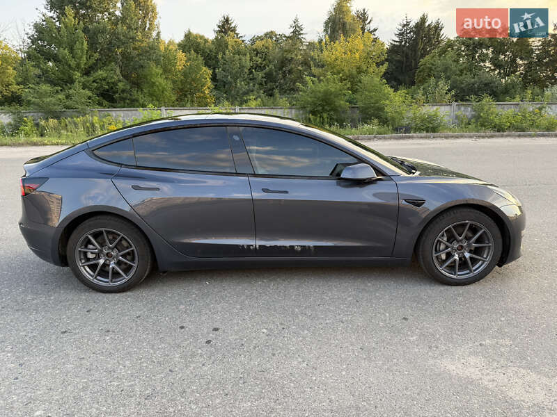 Седан Tesla Model 3 2023 в Киеве