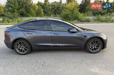 Седан Tesla Model 3 2023 в 