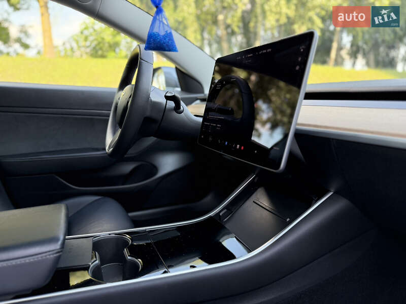 Седан Tesla Model 3 2019 в Києві