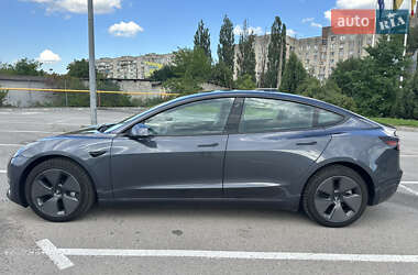Седан Tesla Model 3 2023 в 