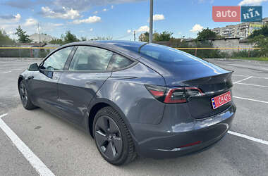 Седан Tesla Model 3 2023 в 