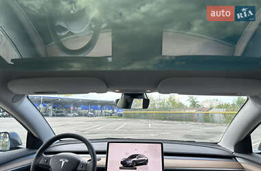 Седан Tesla Model 3 2023 в 