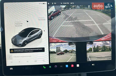 Седан Tesla Model 3 2023 в 