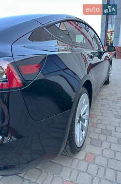 Седан Tesla Model 3 2023 в Луцке