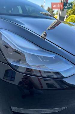 Седан Tesla Model 3 2023 в Луцке