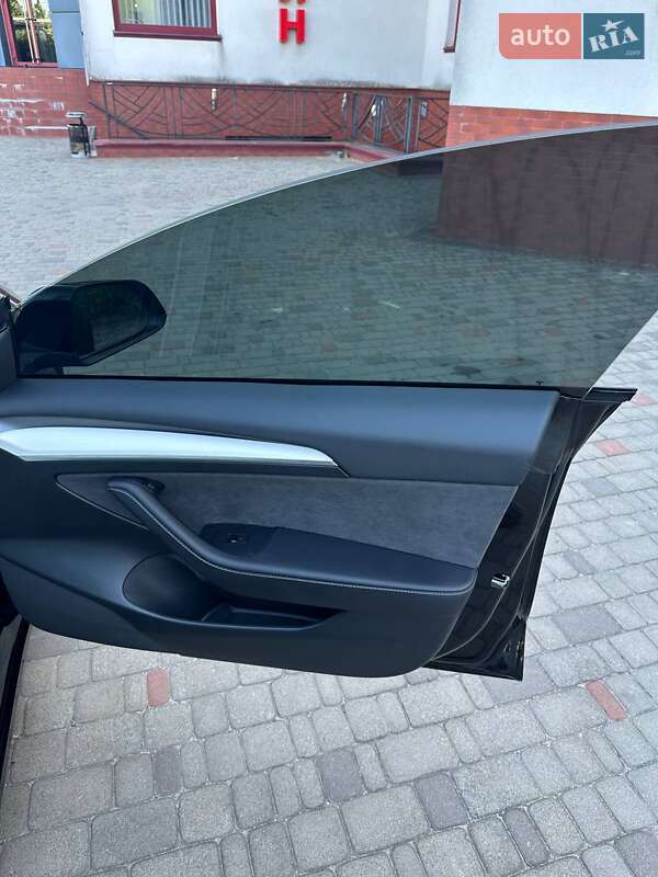 Седан Tesla Model 3 2023 в Луцке