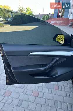 Седан Tesla Model 3 2023 в Луцке