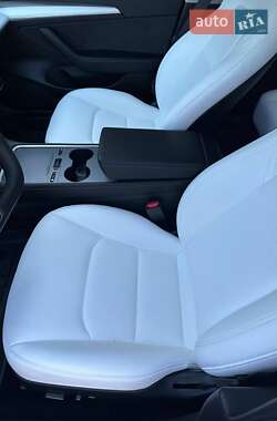 Седан Tesla Model 3 2023 в Луцке