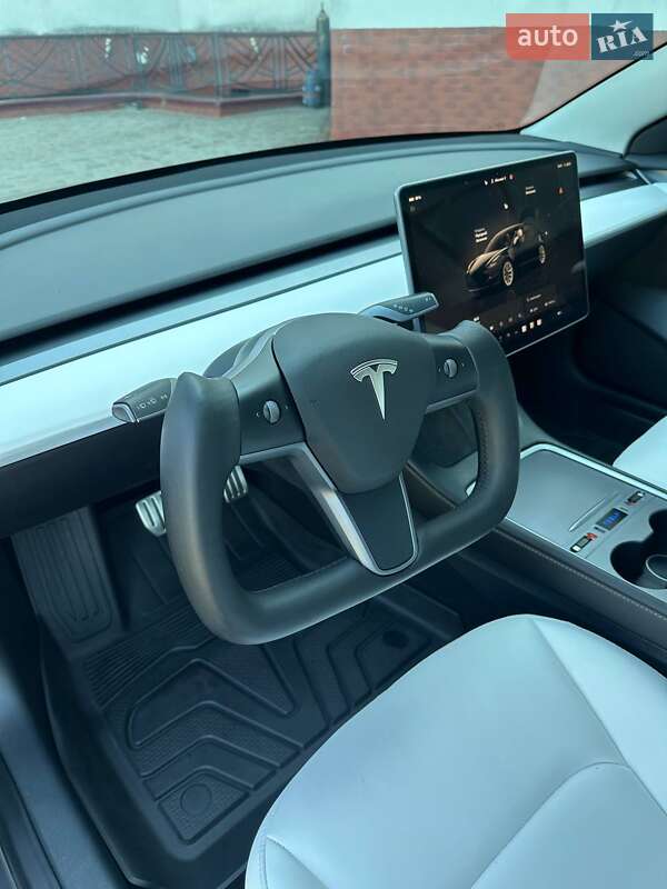 Седан Tesla Model 3 2023 в Луцке