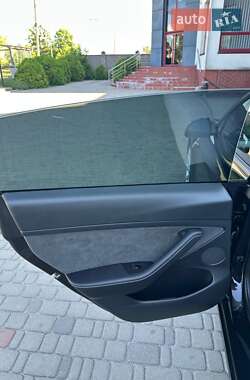 Седан Tesla Model 3 2023 в Луцке