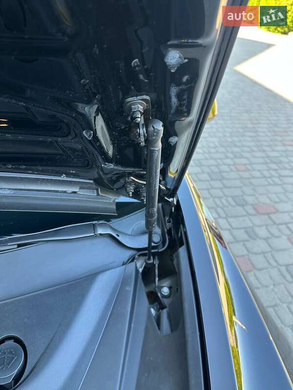 Седан Tesla Model 3 2023 в Луцке