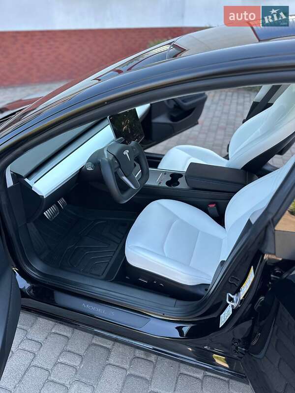 Седан Tesla Model 3 2023 в Луцке