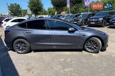 Седан Tesla Model 3 2023 в 