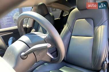 Седан Tesla Model 3 2023 в 