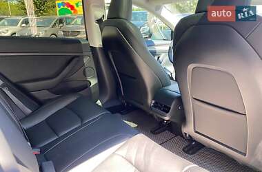 Седан Tesla Model 3 2023 в 