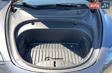 Седан Tesla Model 3 2023 в 