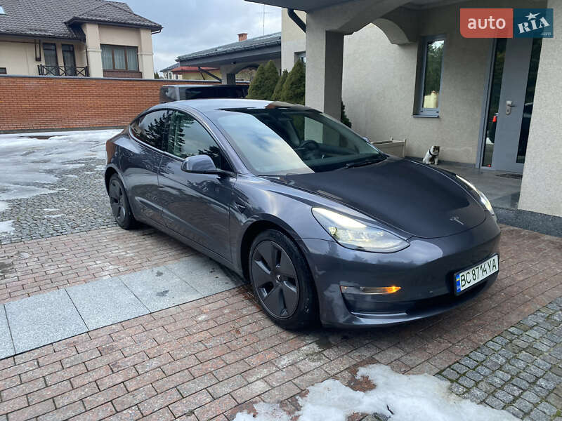 Седан Tesla Model 3 2022 в Львове
