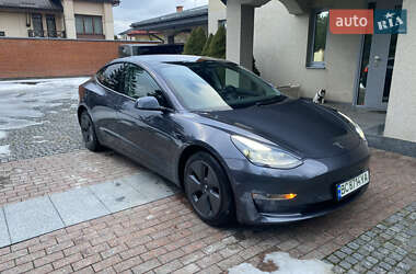 Седан Tesla Model 3 2022 в 