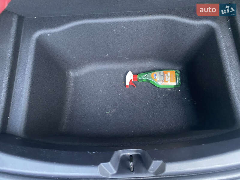 Седан Tesla Model 3 2022 в Львове