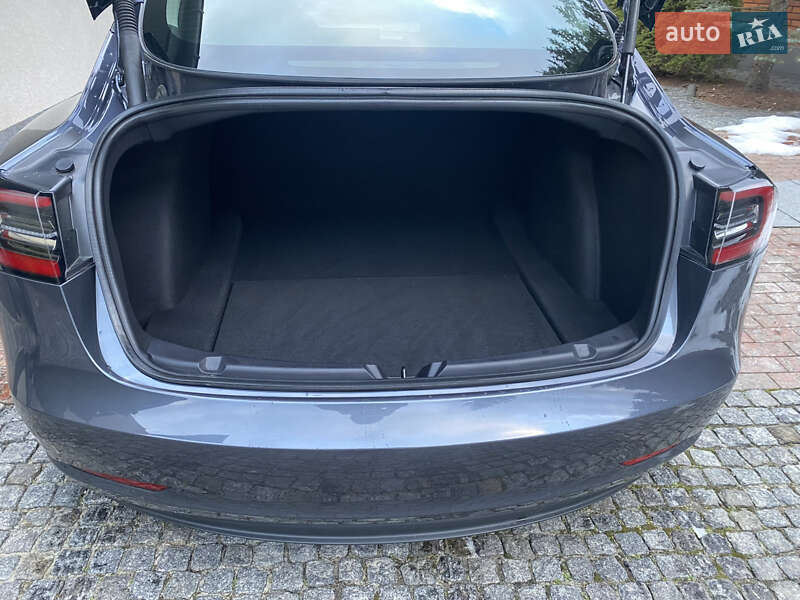 Седан Tesla Model 3 2022 в Львове