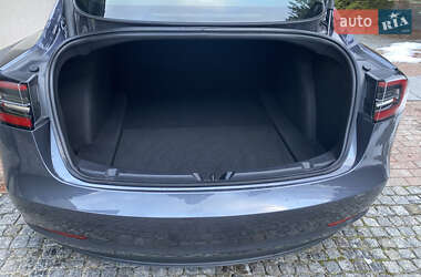 Седан Tesla Model 3 2022 в 