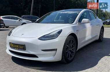 Седан Tesla Model 3 2020 в Черновцах