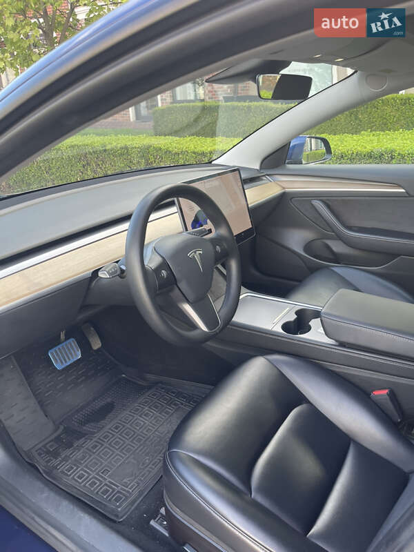 Седан Tesla Model 3 2021 в Києві