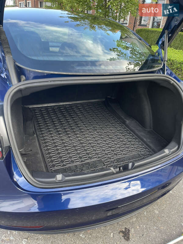 Седан Tesla Model 3 2021 в Києві