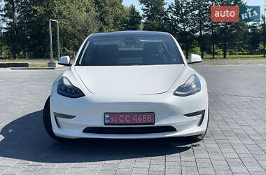 Седан Tesla Model 3 2022 в 