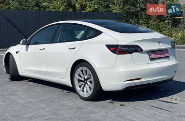 Седан Tesla Model 3 2022 в 