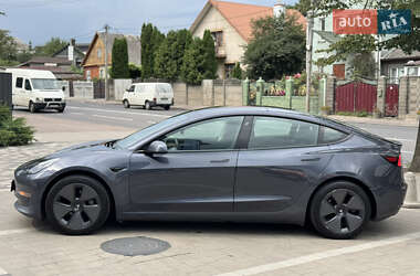 Седан Tesla Model 3 2022 в 