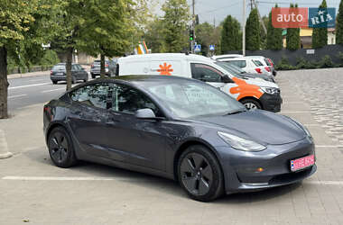 Седан Tesla Model 3 2022 в 