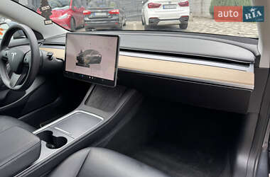Седан Tesla Model 3 2022 в 