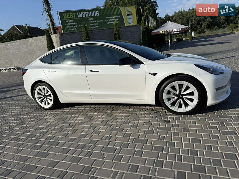 Седан Tesla Model 3 2021 в Кропивницком