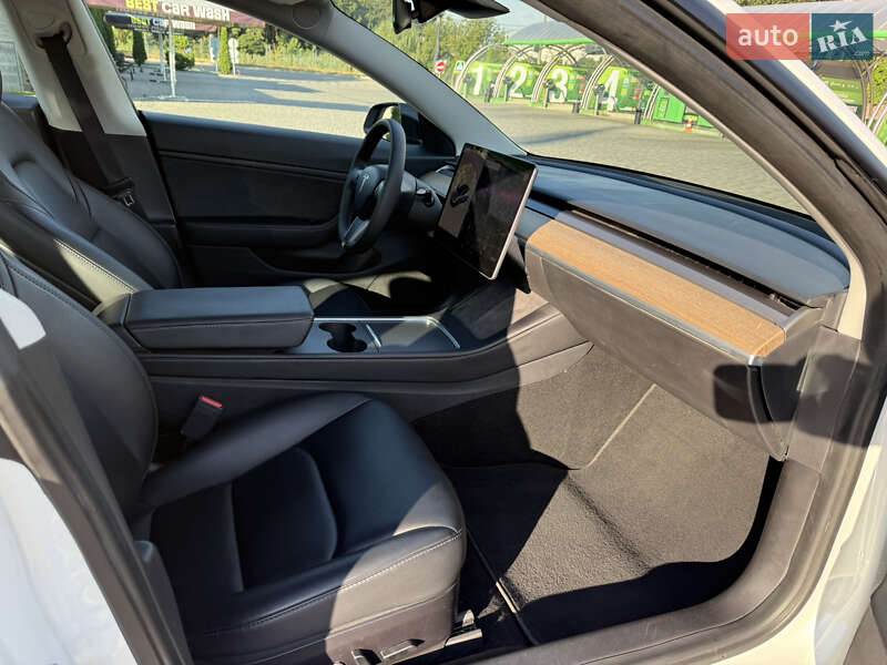 Седан Tesla Model 3 2021 в Кропивницком