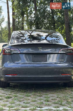 Седан Tesla Model 3 2023 в 