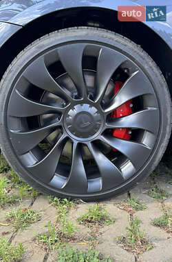 Седан Tesla Model 3 2023 в 