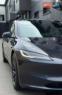 Седан Tesla Model 3 2024 в 