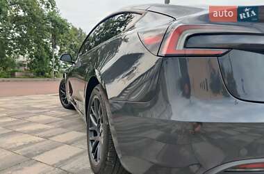Седан Tesla Model 3 2024 в 
