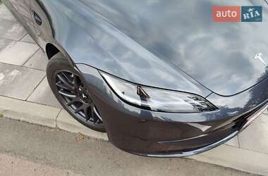 Седан Tesla Model 3 2024 в 