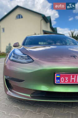Седан Tesla Model 3 2020 в 