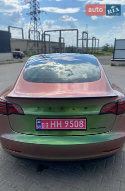 Седан Tesla Model 3 2020 в 