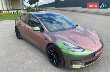 Седан Tesla Model 3 2020 в 