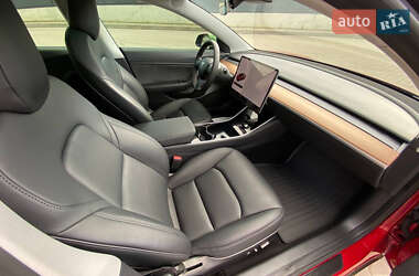 Седан Tesla Model 3 2020 в 